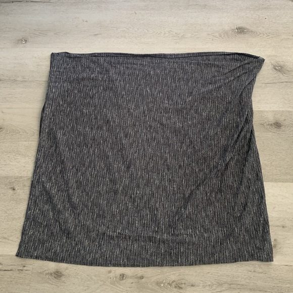 Lululemon Gray Striped Vinyasa Reversible Convertible Snap Scarf - Picture 2 of 9